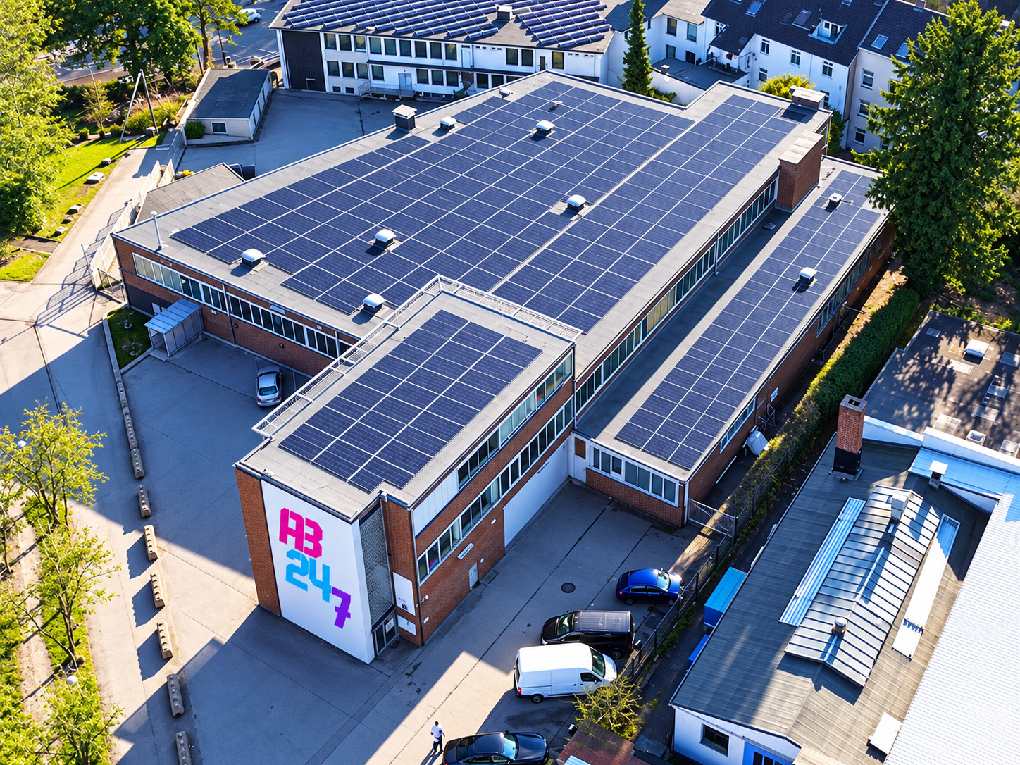 Gebäude mit Solaranlage